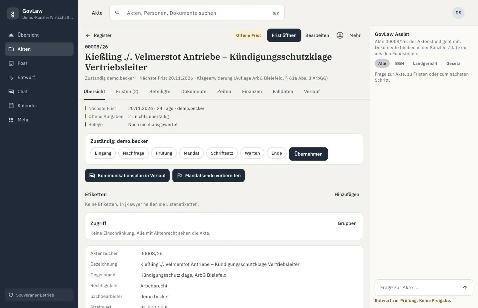 GovLaw im Browser: Demo-Akte 00008/26 mit der nächsten Frist am 20.11.2026, Zuständigkeit und Arbeitsschritten; rechts der Bereich GovLaw Assist mit dem Hinweis „Entwurf zur Prüfung. Keine Freigabe.“